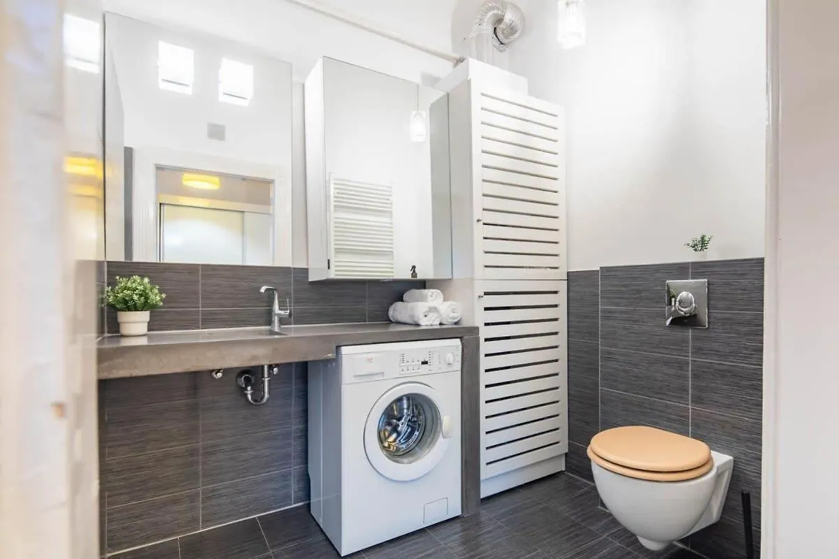 Super Large - Super Comfy With Balcony Apartment Budapest