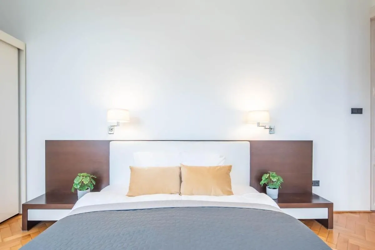 Super Large - Super Comfy With Balcony Apartment Budapest