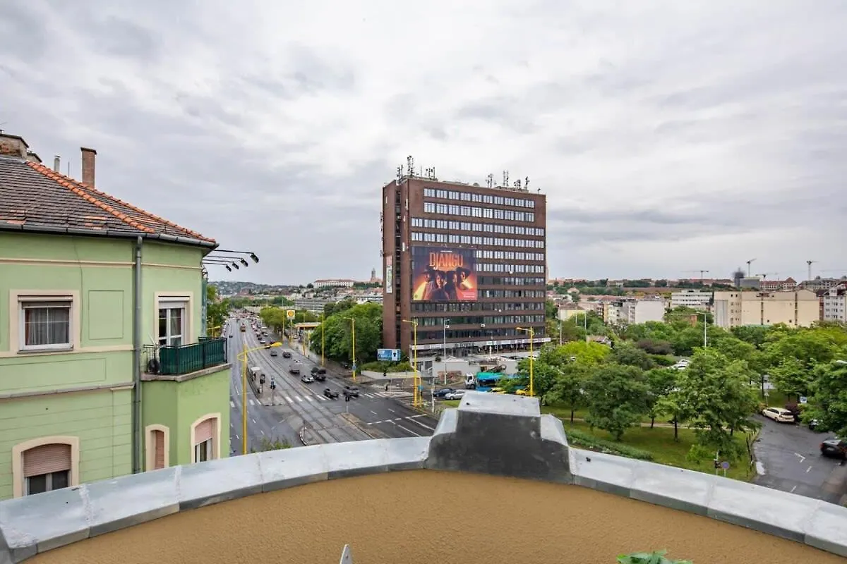Super Large - Super Comfy With Balcony Apartment Budapest