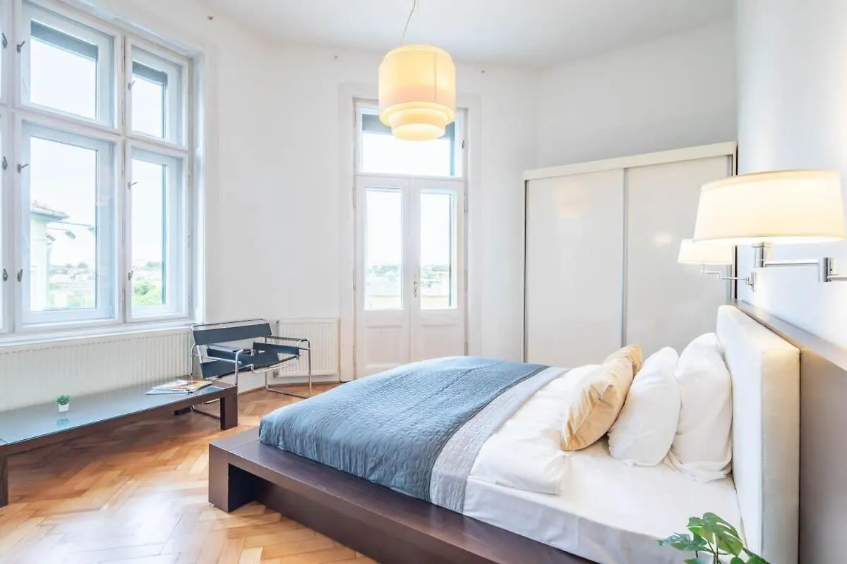 Super Large - Super Comfy With Balcony Apartment Budapest Hungary