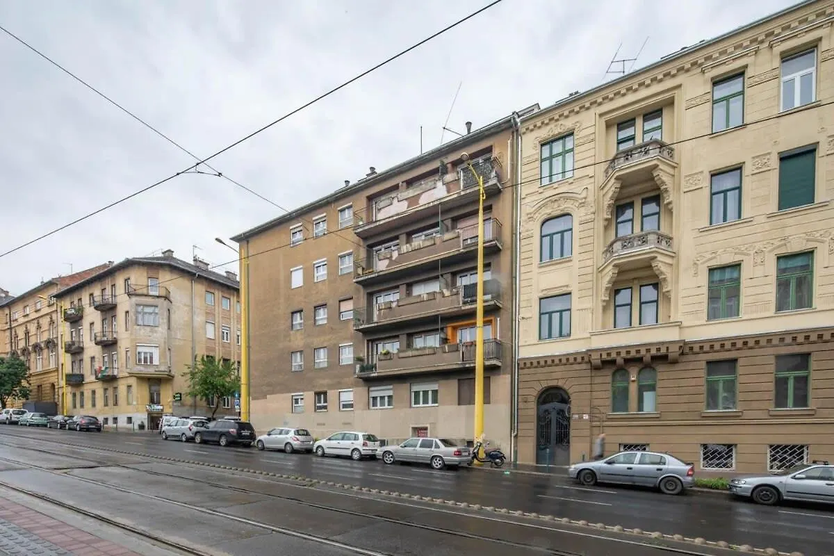 Super Large - Super Comfy With Balcony Apartment Budapest