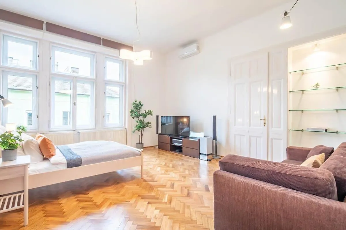 Super Large - Super Comfy With Balcony Apartment Budapest 0*,  Hungary