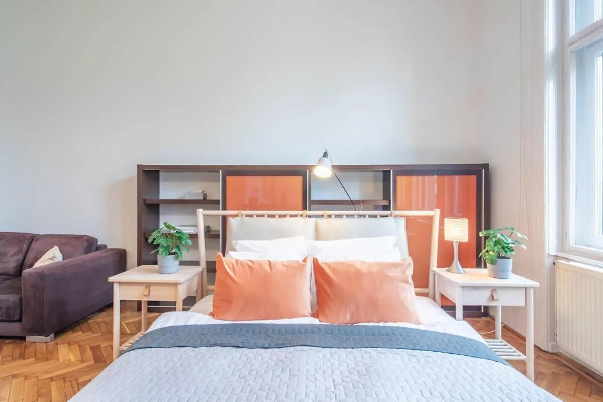 Super Large - Super Comfy With Balcony Apartment Budapest