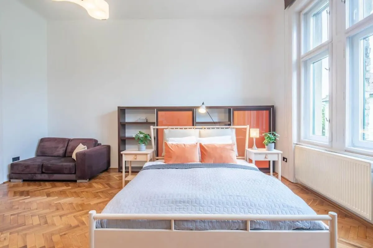 Super Large - Super Comfy With Balcony Apartment Budapest