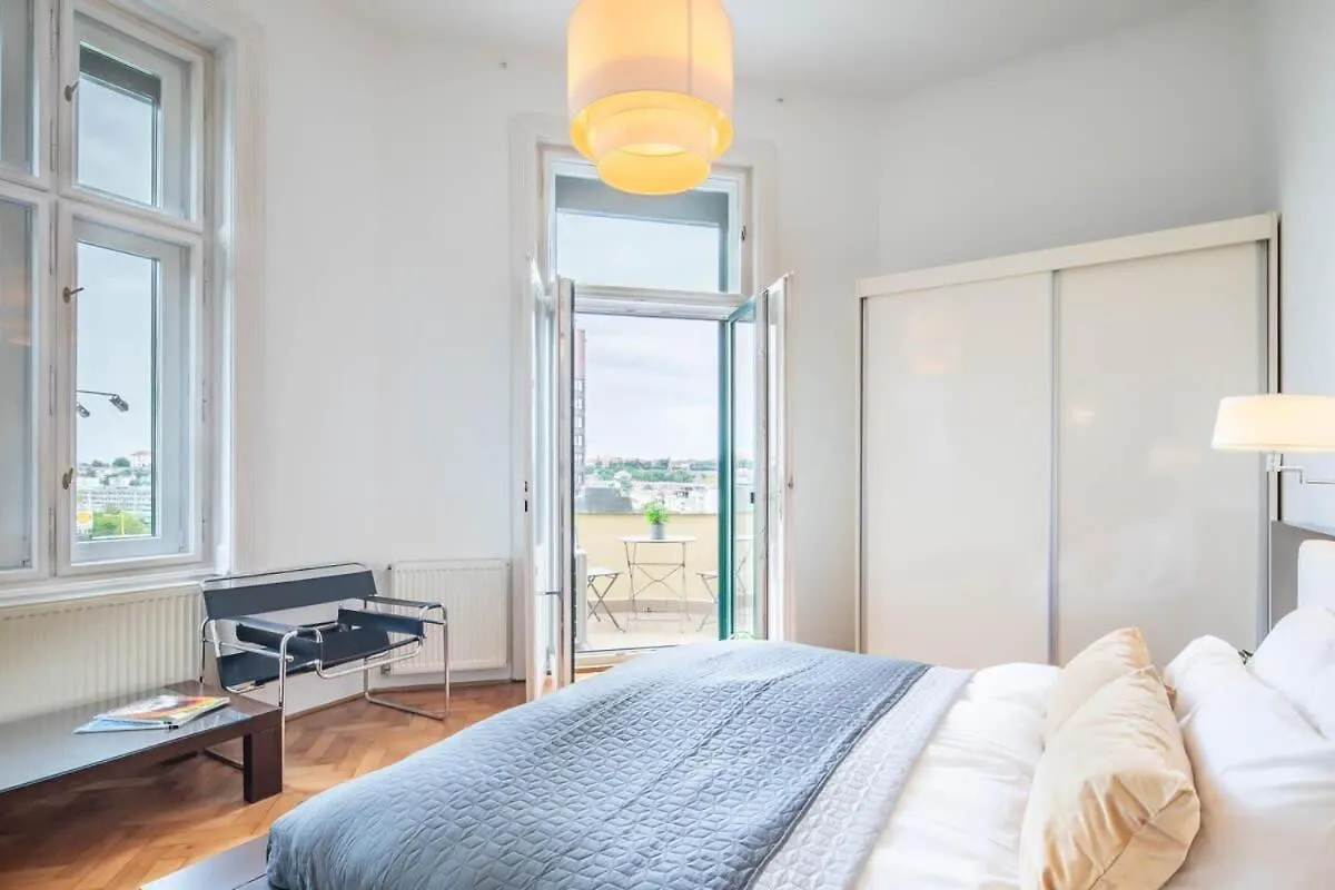 Super Large - Super Comfy With Balcony Apartment Budapest